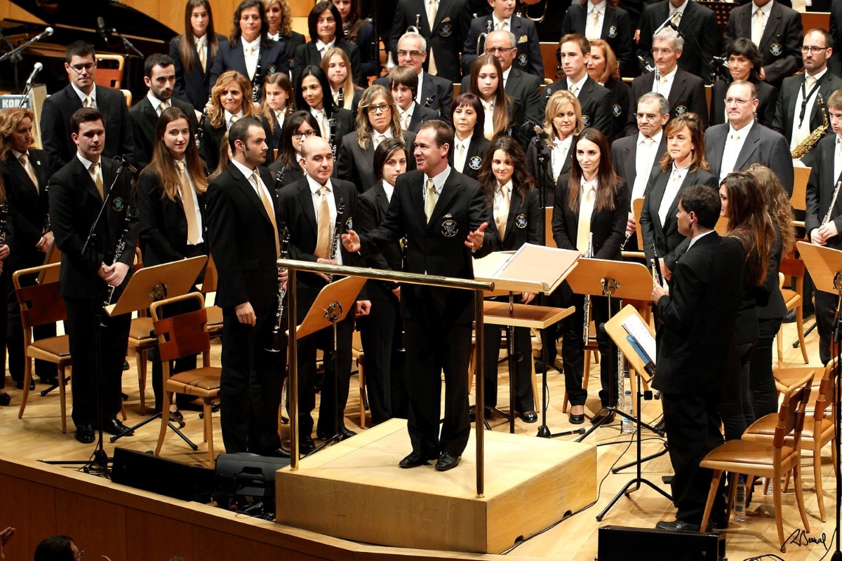 100 años haciendo felices a los ejeanos con la música