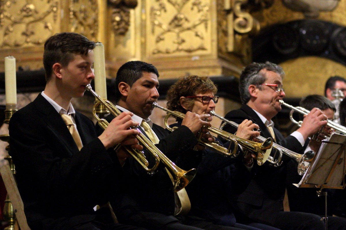 Las bandas de Ejea participan en la ofrenda de flores del Pilar