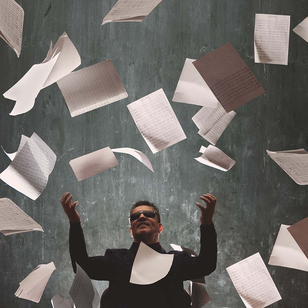 Serafín Zubirí canta